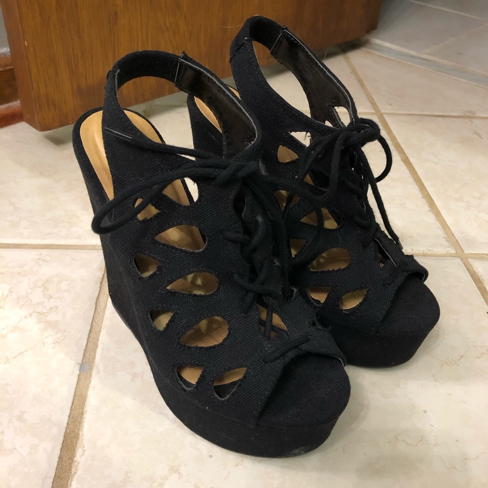 Soda Lace front wedges